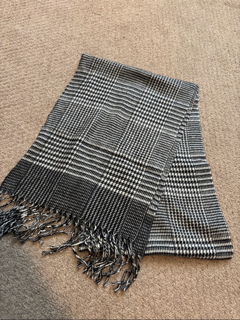 NWOT Plaid Houndstooth Scarf
